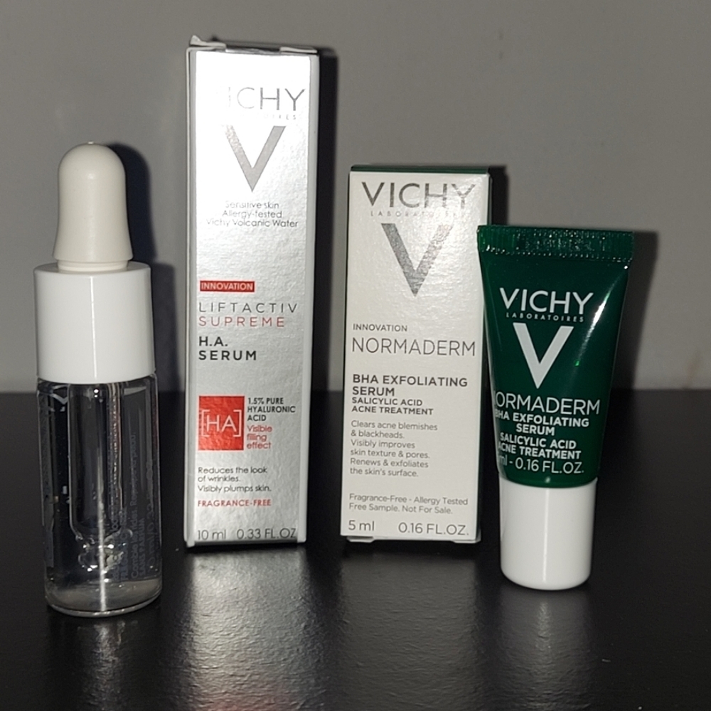 Vichy Hyaluronic Acid Serum + Free Exfoliating Sample